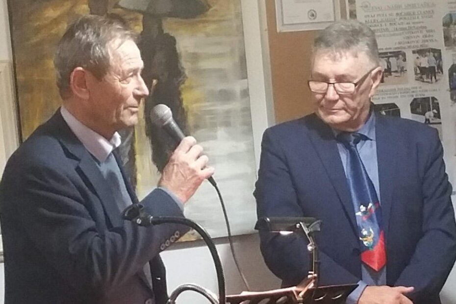 Predsjednik ISU-a Zdenko Plisko obraća se skupu.