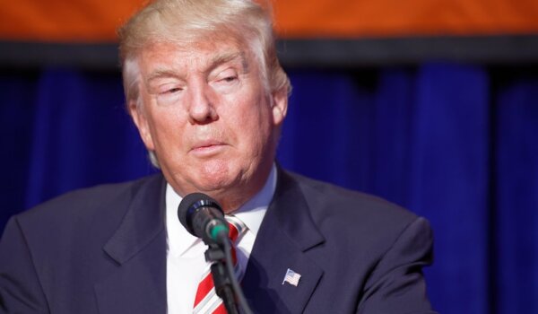 Trump koristi Twitter za objavu rata i službeno dopisivanje s Kongresom
