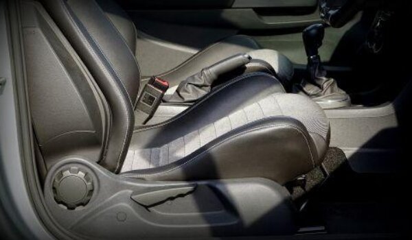 Vožnja automobilom u zimskoj jakni može biti opasna
