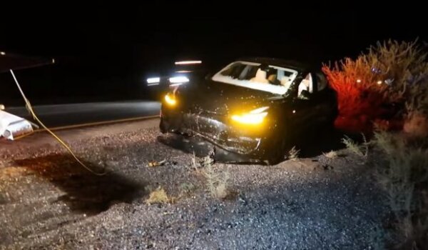Teslin autopilot, 120 km/h  i akvaplaning - što bi moglo poći po zlu?