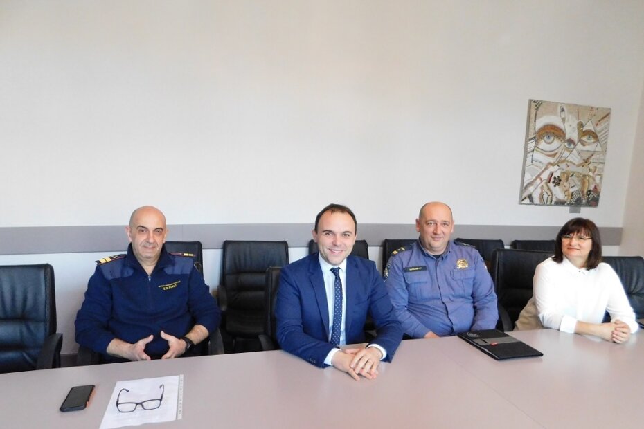 S lijeva: zapovjednik Javne vatrogasne postaje Poreč Denisom Matoševićem, gradonačelnik Poreša Loris Peršurić, načelnik Policijske postaje Poreč Davor Švend i 
ravnateljica Zavoda za hitnu medicinu Istarske županije i voditeljica porečke ispostave dr.