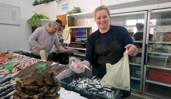 Đir po porečkom markatu: Superfriške sardele za 30 kuna