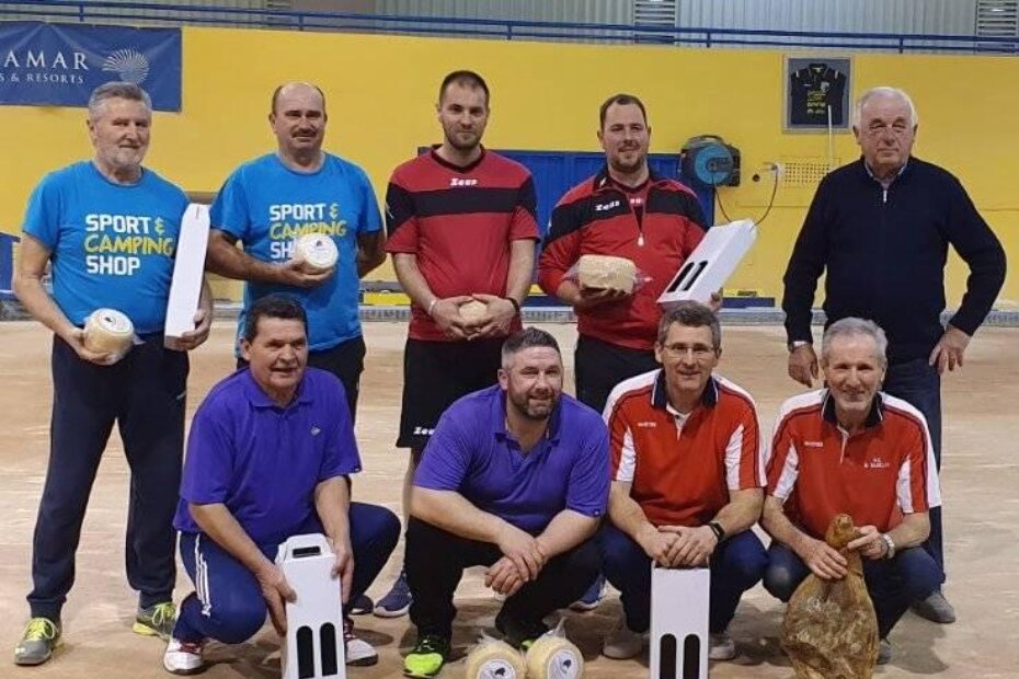 Stoje: Beaković,Perhat, Mofardin, Milohanić, Popović, Čuče: Mendica, Milić, Koraca i Budija