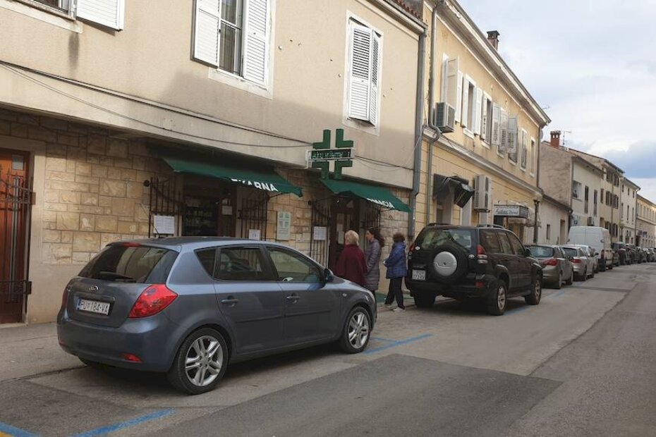 Pusta Kandlerova, samo mali red pred ljekarnom