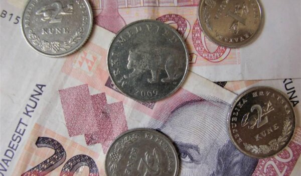 Prvi mjesec izolacije dvije trećine umirovljenika preživljava s manje od 2.500 kuna