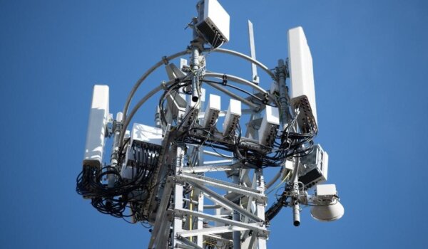 HAKOM: Ne nasjedajte na lažne vijesti, ne postoji povezanost 5G tehnologije i COVID-19