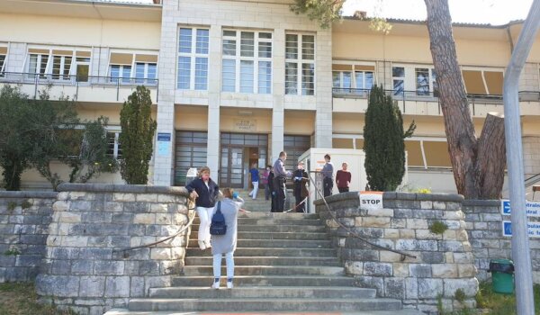 U porečkom Domu zdravlja prazni hodnici, kontrolirani ulasci i tišina