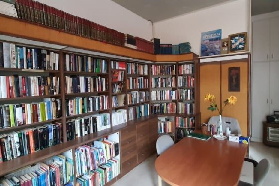 Knjižnični stacionar u Červar Portu