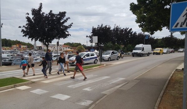 Ljubaznost u prometu: Propustite pješaka