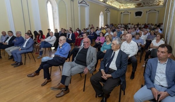 Pred brojnom publikom u Sabornici svečano predstavljena knjiga o Antonu Štifaniću