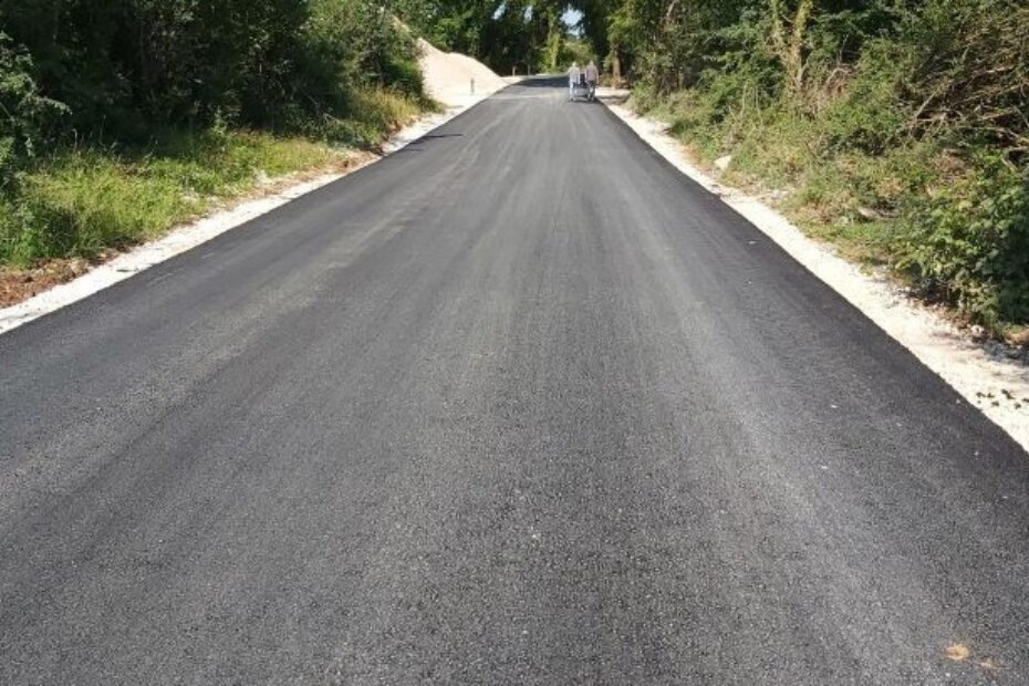Danas je asfaltirana cesta Jasenovica - Fuškulin.