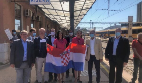Prvi vlak s 500 čeških, slovačkih i slovenskih turista stigao u Rijeku
