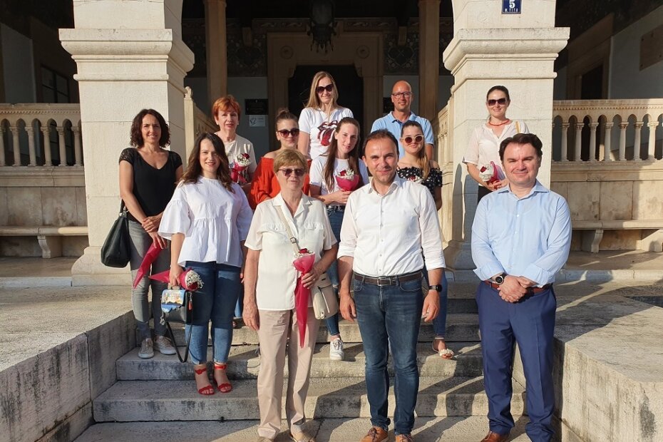 Foto: Kuglačice ŽKK Istra Poreč te gradonačelnik Poreča Loris Peršurić i zamjenik Elio Štifanić