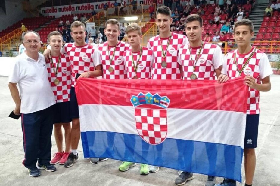 Ponovno na okupu - hrvatski mlađeseniorski i juniorski reprezentativci (slijeva): Čedo Vukelić (izbornik juniora), Leon Petz, Mateo Načinović, Filip Matijašić, Lovro Šipek, Luka Gašpar, Karlo Šaban i Filip Klarić