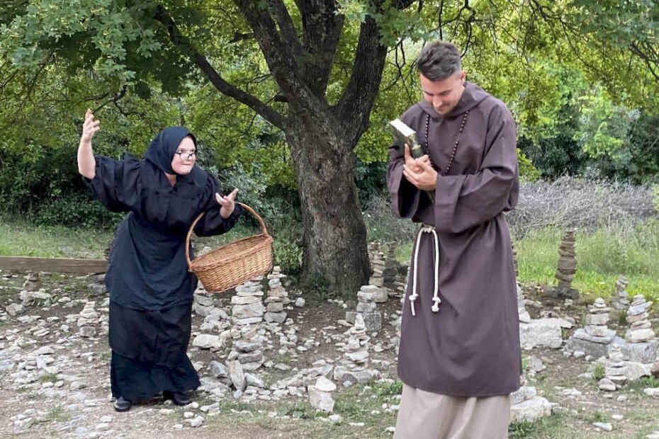 Seljanka i fratar (Foto: Mateo Gobo)