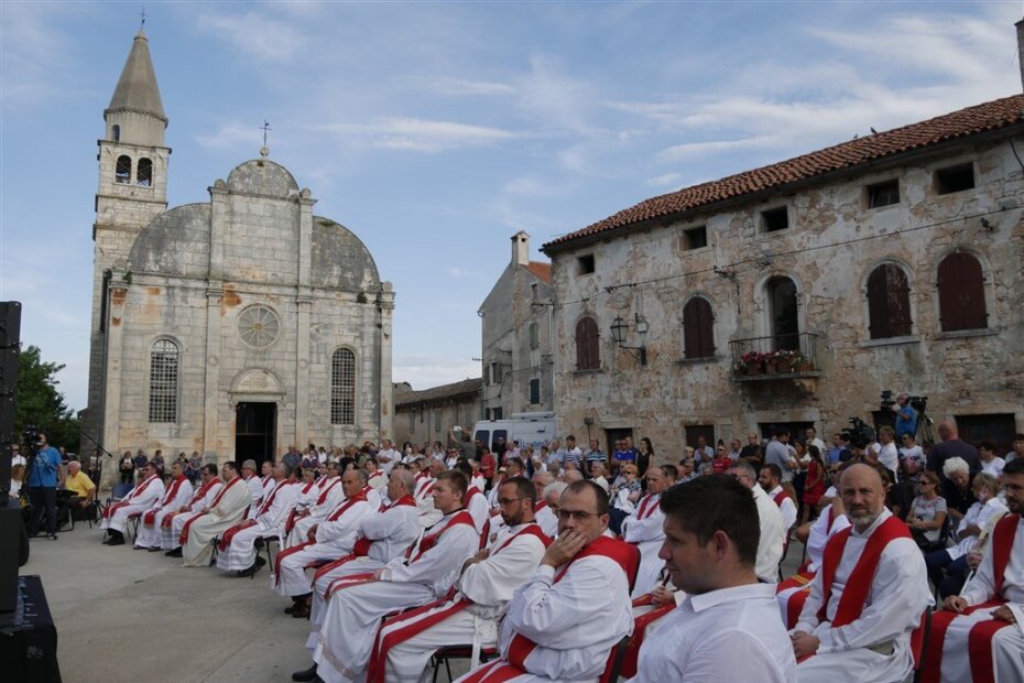 S jučerašnjeg slavlja u Savičenti (Tiskovni ured Porečke i Pulske biskupije)