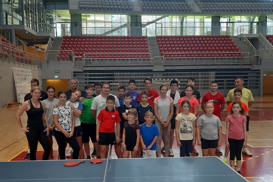 Stolnoteniski kamp u dvorani Žatika