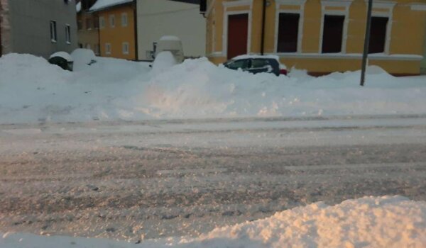 U Gorskom kotaru noćas palo 40 cm snijega, ledena kiša oko Rijeke