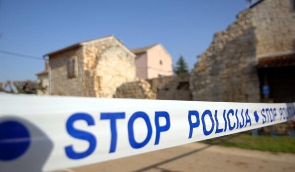 Umag: upao u stan i palicom ozlijedio dvije osobe