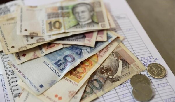 Pulska policija privela 20-godišnjaka zbog iznude i prijetnji