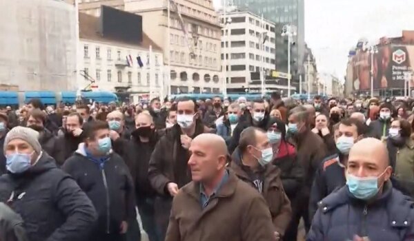 Zagreb: Na glavnom trgu se okupilo više tisuća ljudi, poručili Ćoriću - 'Ostavka!'