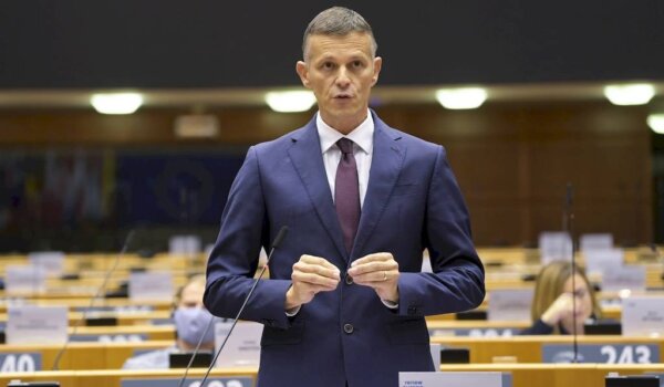 Flego: Novi sojevi prijete turističkoj sezoni. Europa mora ubrzati cijepljenja.