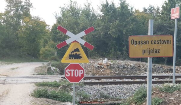 Sveti Petar u Šumi: Nalet vlaka na osobni automobil