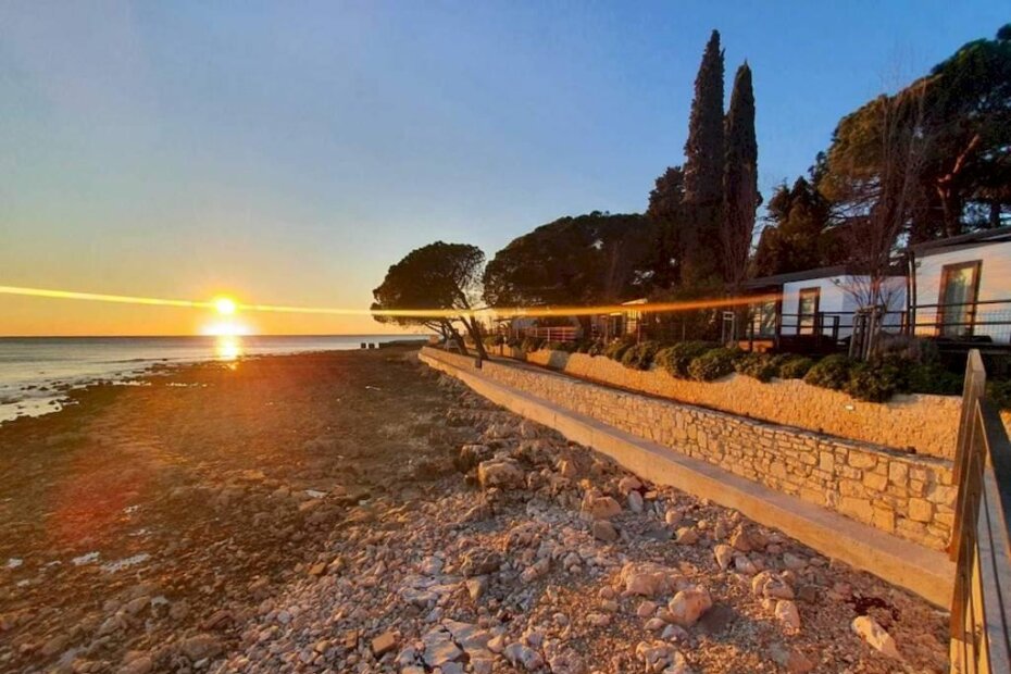 Sanirana šetnica na plaži Materada-Srgulje