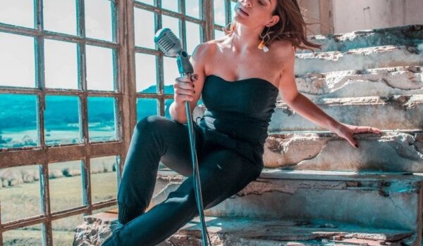 Marei: Pjevačica iz Tara objavila svoj prvi album naziva "Sutra me ne zanima"
