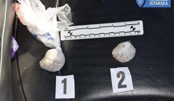 Privedeni dileri: U autu prevozili anfetamine i heroin