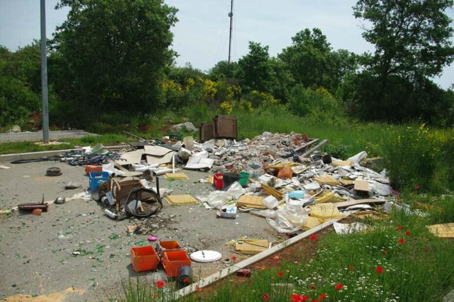 Foto: divlje odlagalište otpada u Poreču (arhiva)