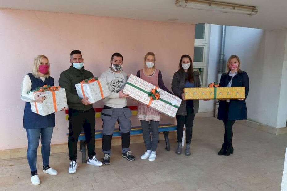 Članice i članovi Udruge "Mladi za sve" iz Kaštelira
