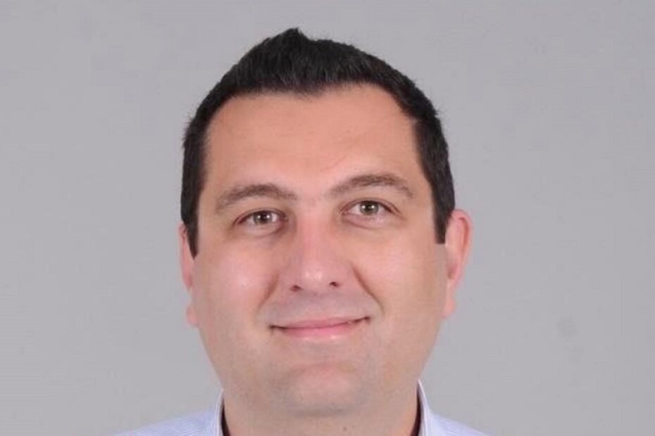 U politici je Popović bio zapaženi član istarskog SDP-a, a nakon razlaza sa strankom priključio se Demokratima Miranda Mrsića i suosnovao njihovu organizaciju u Istri.