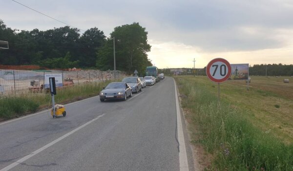 Ograničili promet zbog nekoliko kubika zemlje, izazvali kaos na cesti Poreč - Varvari, ali i šire
