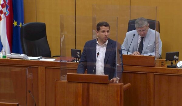 Država bi morala naći sredstva za pomoć osobama s invaliditetom