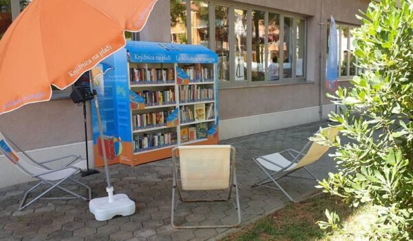 Novigrad: Knjižnica na plaži okupila predstavnike dviju država i tri nacionalne zajednice