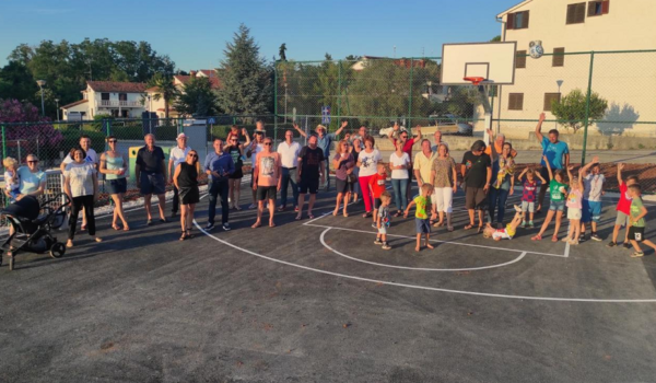 Poreč: Uz druženje i igru otvoreno igralište i piknik zona u Ulici I. G. Kovačića