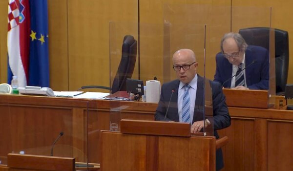 Daus: Hoće li se umirovljenicima uskoro umjesto mirovina nuditi slobodni dani?