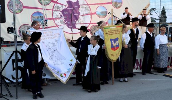 U Galižani održana 54. smotra narodne glazbe i plesa Puljštine