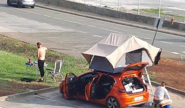 Ni sobe, ni apartmana, ni hlada