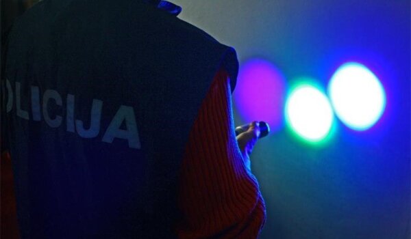 Poreč: Pijan skrivio prometnu, skrivao drogu i ozlijedio policajca - Određeno mu 15 dana zatvora