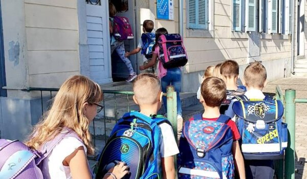 Poreč: Počela nova školska godina - u klupama devet razreda prvašića