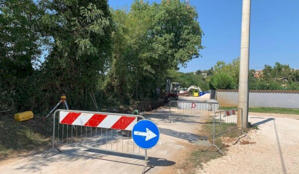 Obnova oborinske odvodnje u Valkarinu i Musaležu, čisti se koridor duž porečke obilaznice