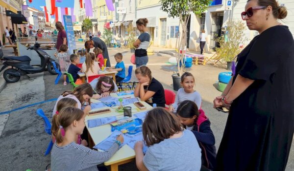 Poreč Living Streets: U Zagrebačkoj dječja igra, druženja, terariji, mentalna aritmetika, žongliranje, svjetiljke...
