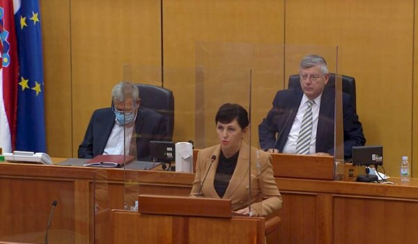 Nemet:  Nova strategija i pomoć države neophodni su turizmu