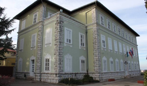 Katarina Justić iz SŠ Mate Balota među nagrađenim profesorima povodom Dana učitelja