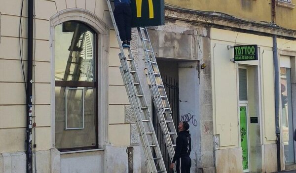 U oku kamere: Uklanjaju se i zadnji tragovi McDonaldsa u centru Pule
