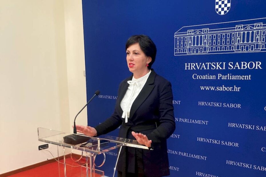 Katarina Nemet na pressici Kluba zastupnika IDS-a u Hrvatskom saboru