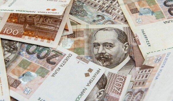 Lažni policajac došao po novac, dočekale ga kolege s pravim policijskim značkama