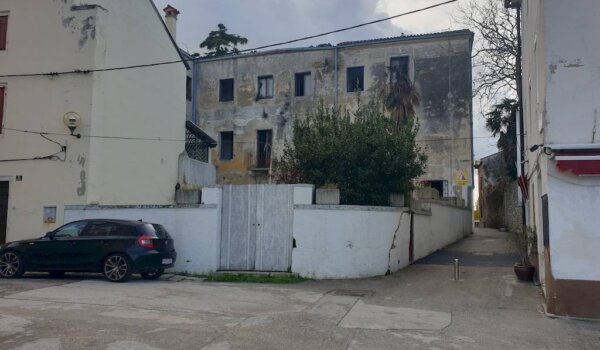 Stanissa upozorio na mogućnost urušavanja Palače Becich
